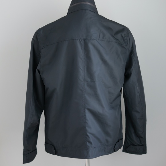 Banana Republic Windbreaker Slicker Gray Hidden Hood Mens Size Medium Like New - Picture 3 of 5